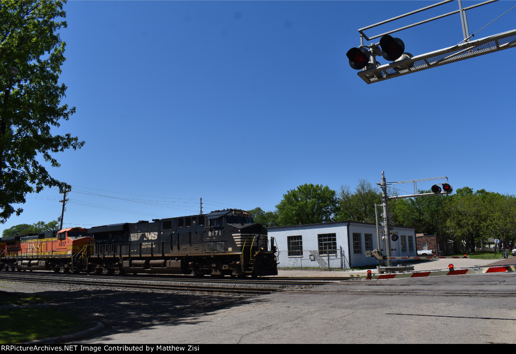 NS 8171 BNSF 4917